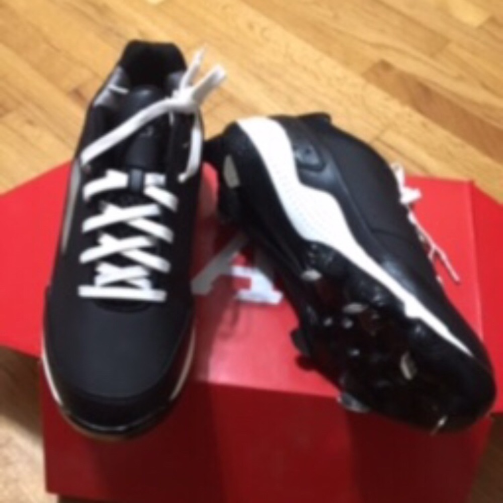 Men’s baseball cleats size 8,81/2,9,10
